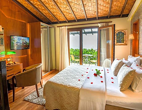 Deluxe Double Room with Balcony and Sea View