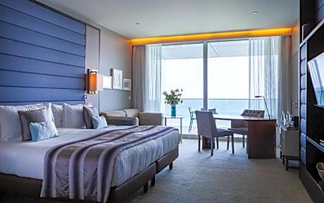 Junior King Suite with Ocean View