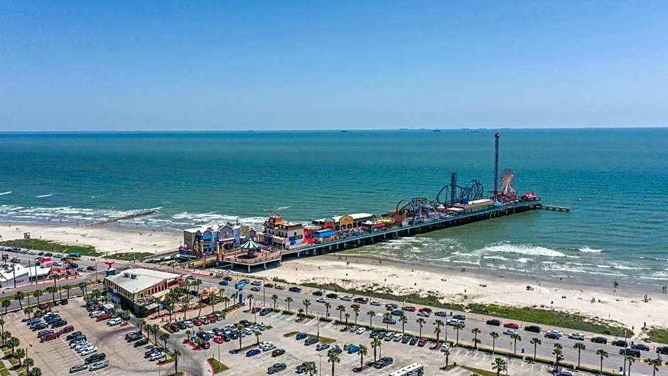 XL Terrace, Lazy River, I-O Pools, Game Room, Spa, Beach, Luxury 2-2 Penthouse!