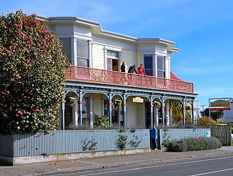Tamara Riverside Lodge
