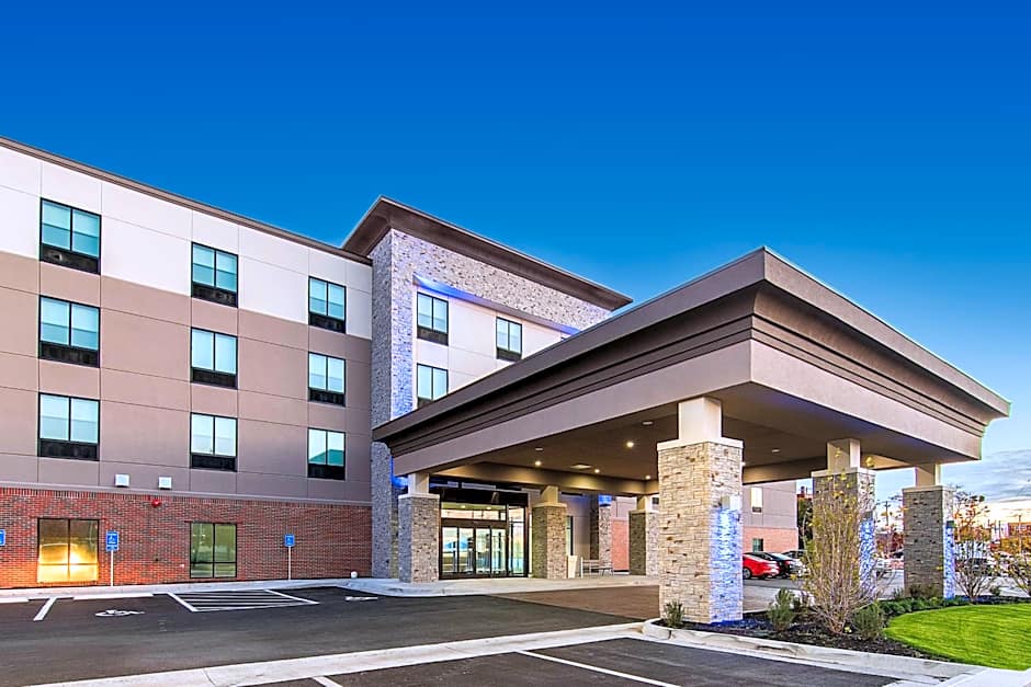 Holiday Inn Express & Suites - Atchison By IHG