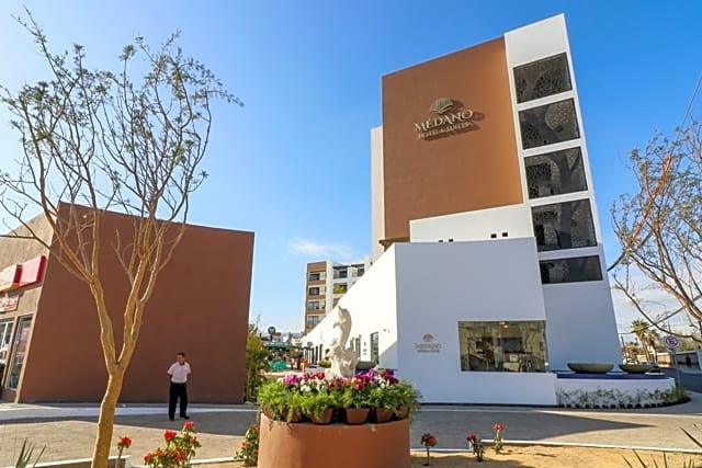 Medano Hotel and Suites