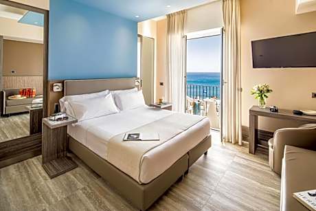 Triple Room with Sea View