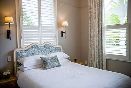 Queen Room with Garden View