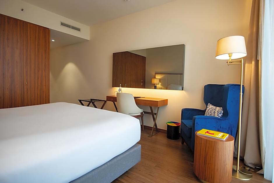 Curio Collection by Hilton Boeira Garden Hotel Porto, Portug