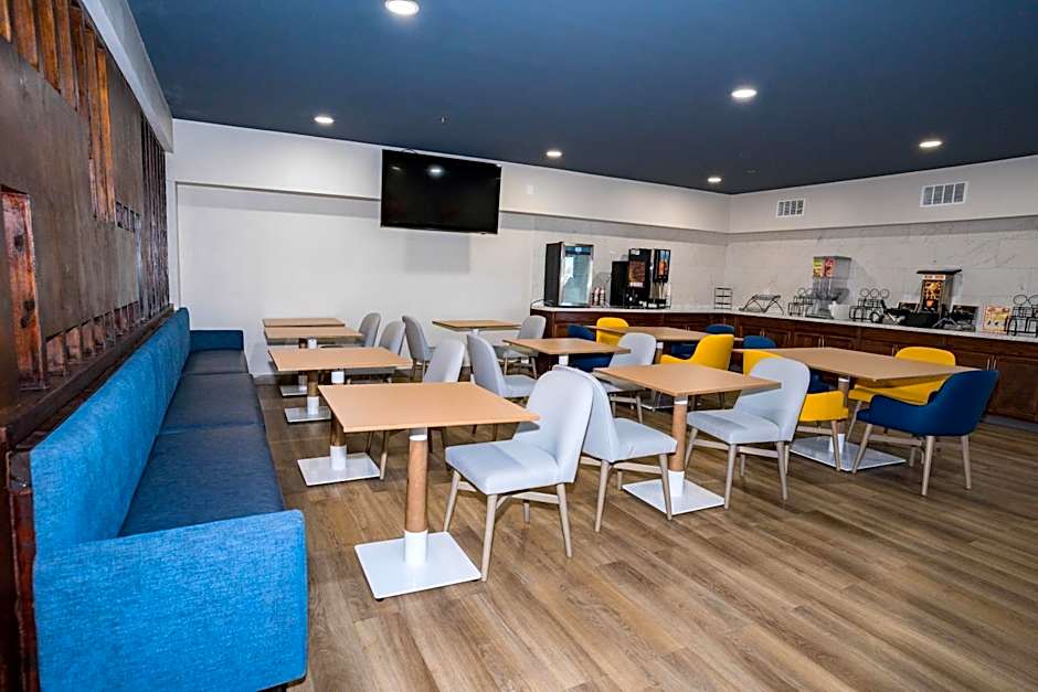 Comfort Inn & Suites River City Decatur
