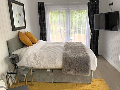 Apartment with Shower