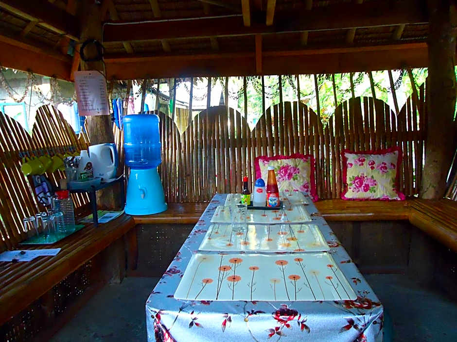 LHOYJEAN Garden Hostel