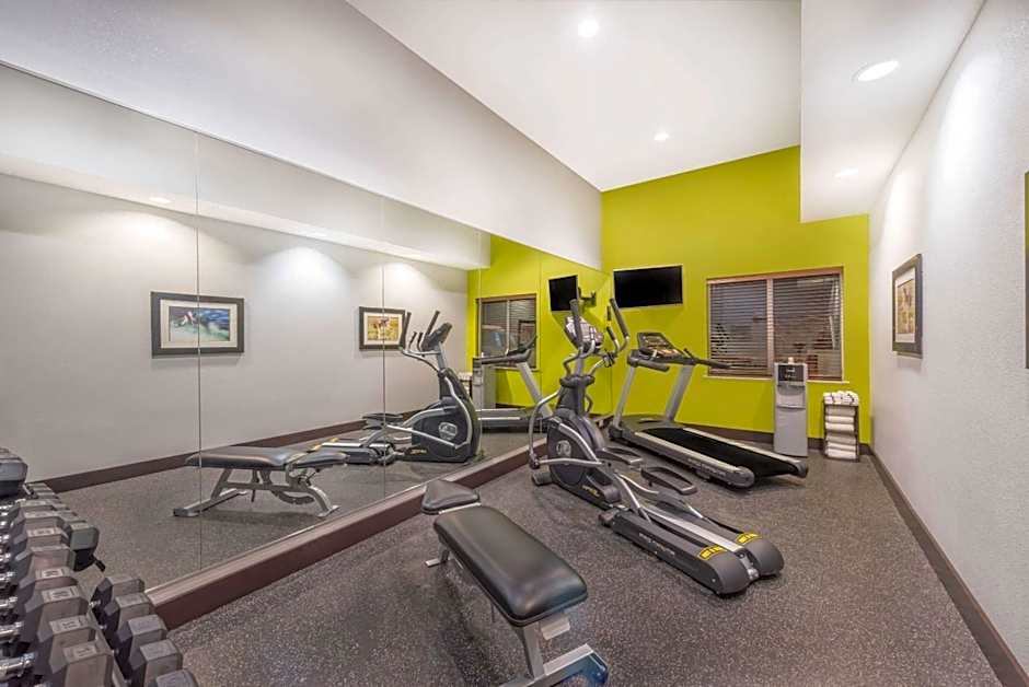 Hawthorn Suites By Wyndham Midland