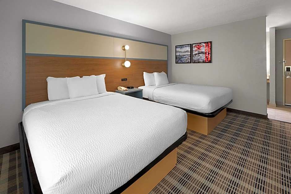 AmericInn by Wyndham Douglas/Saugatuck