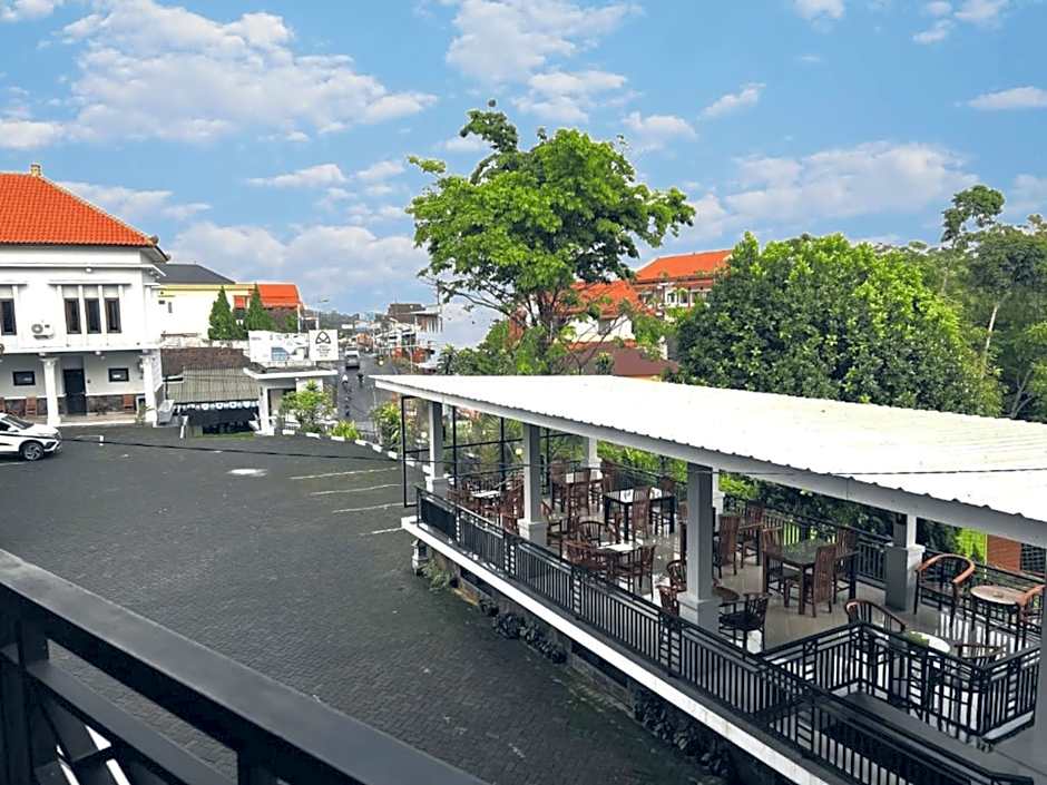 Avila Ketapan Rame Hotel