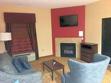 One-Bedroom King Suite with Whirlpool - Non-Smoking