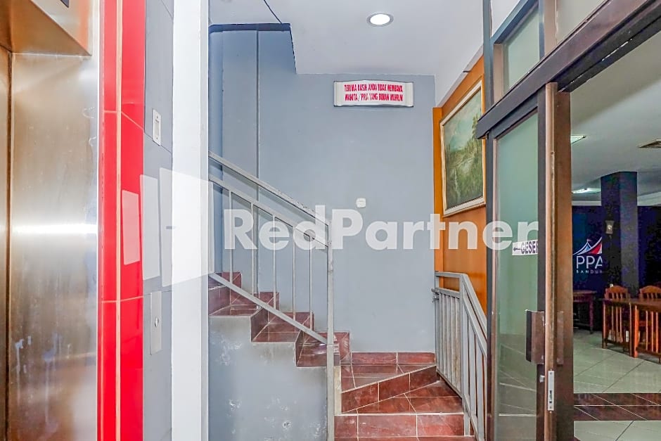 Hotel Sebelas @ Jalan Palasari Mitra RedDoorz