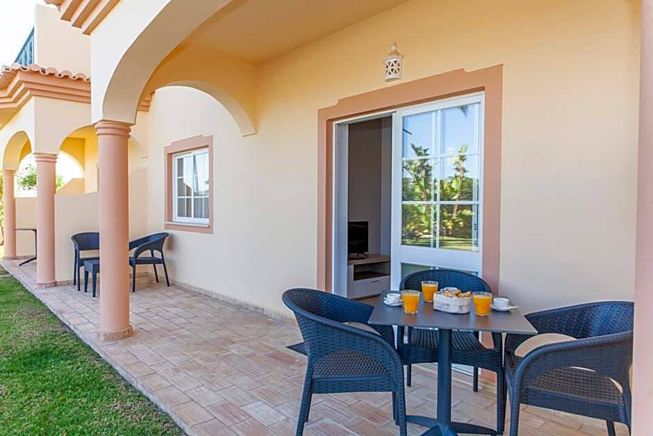 Atalaia Sol Aparthotel - tennis & heated pool in winter