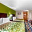 Econo Lodge Inn & Suites