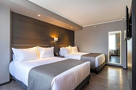 2 Double Beds Guest Room