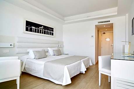 Double or Twin Room with Street View