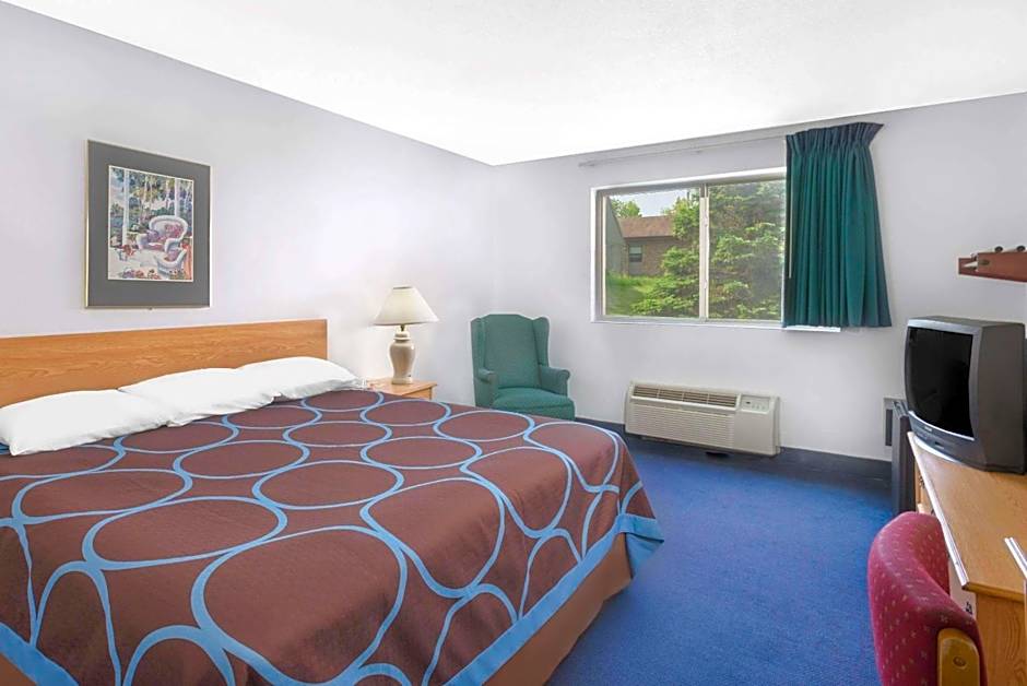 Super 8 by Wyndham Kingston