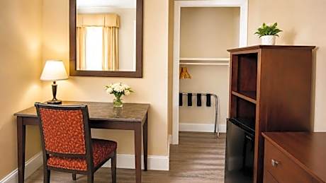 Queen Room with Roll-in Shower