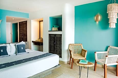 Deluxe King Room with Ocean View