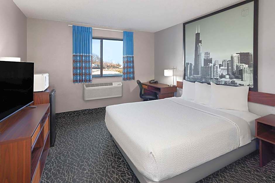 Super 8 by Wyndham Romeoville Bolingbrook