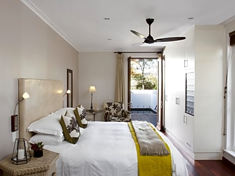 Deluxe Double Bed