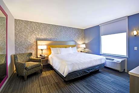 1 KING HEARING ACCESSIBLE SUITE NONSMOKING