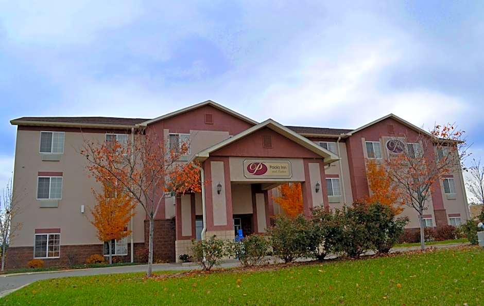 Paola Inn and Suites