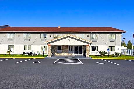 Rodeway Inn & Suites Jacksonville near Camp Lejeune