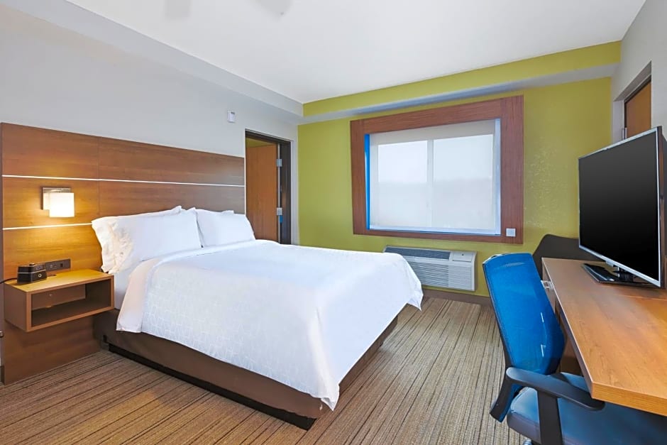 Holiday Inn Express Hotel & Suites Petoskey, an IHG Hotel