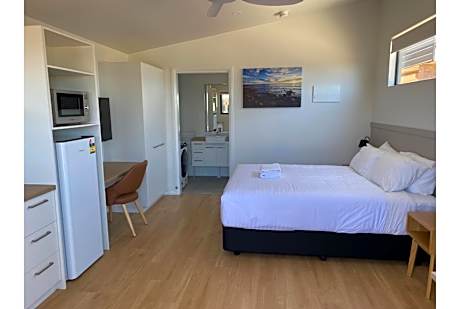 Deluxe Studio Room - Sleeps 2