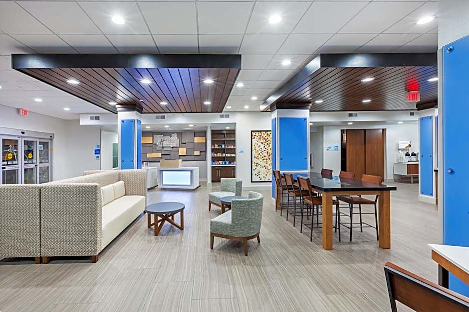 Holiday Inn Express & Suites Coffeyville By IHG