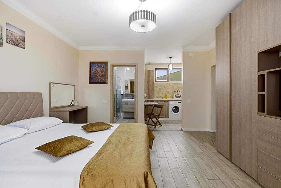 REYNA APART HOTEL