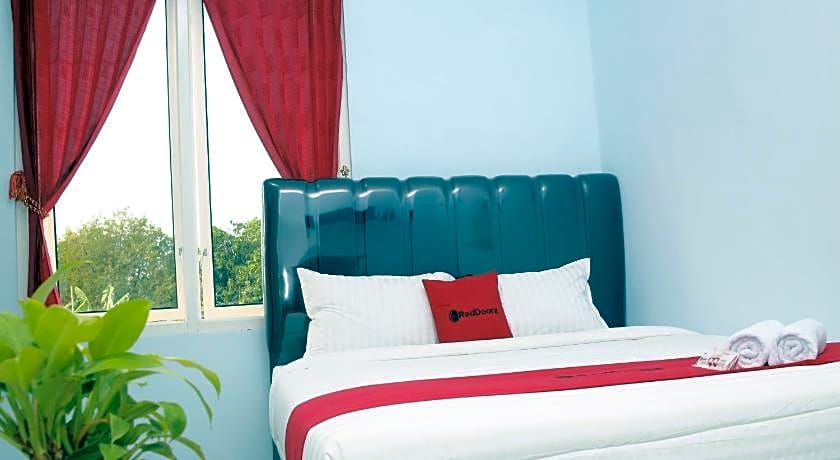 RedDoorz Syariah near Suncity Mall Madiun