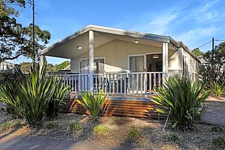 Two-Bedroom Cottage with Garden View - Spa Bath