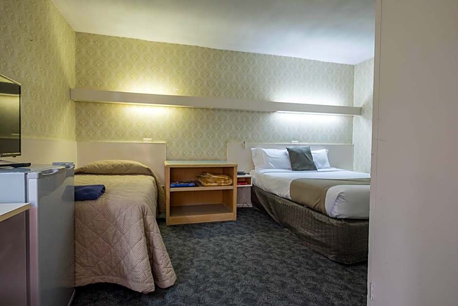 Pioneer Station Motor Inn