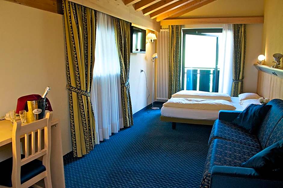 Alexander Charme Hotel