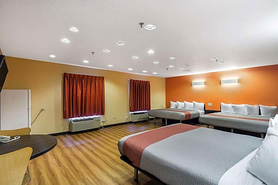 Motel 6-Libertyville, IL