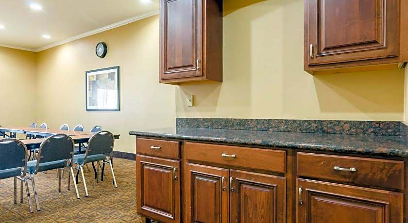 Comfort Suites Salina South
