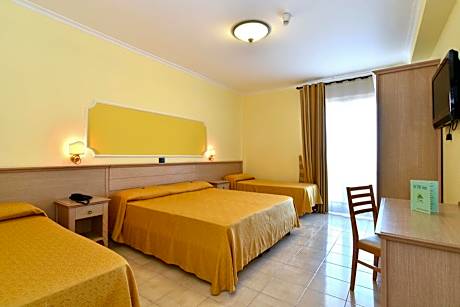 Triple Room with Sea View