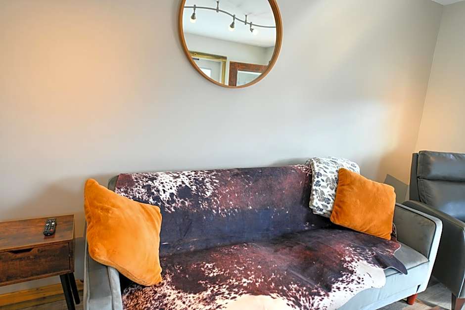 The Darmont Hotel and Suites