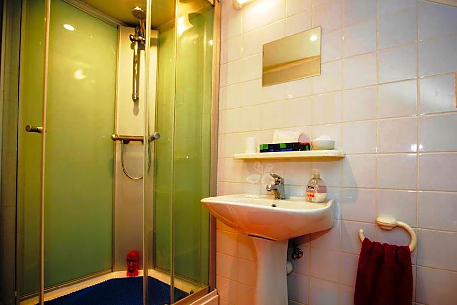 B&B Woodside