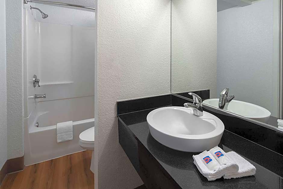 Studio 6 Suites Carpinteria, CA Santa Barbara South