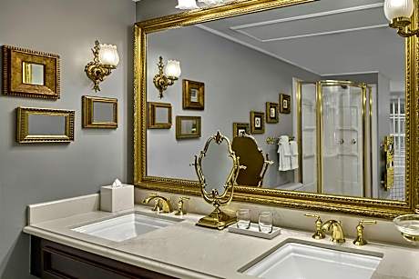 Royal Suite, 1 Bedroom Larger Suite, 1 King, Corner Room, High Floor, Whirlpool