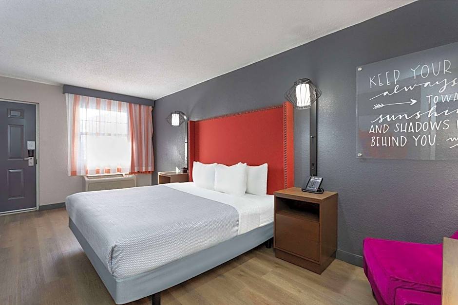 La Quinta Inn & Suites by Wyndham Pensacola