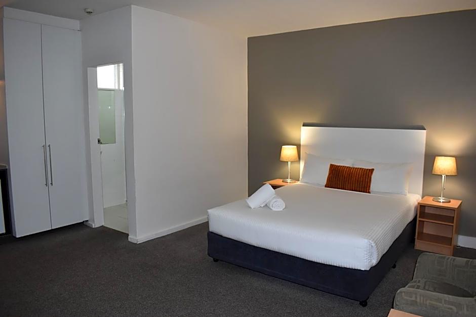 Cosmopolitan Hotel and Apartments