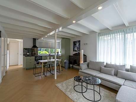 Bungalow near Sint Maartenszee Beach