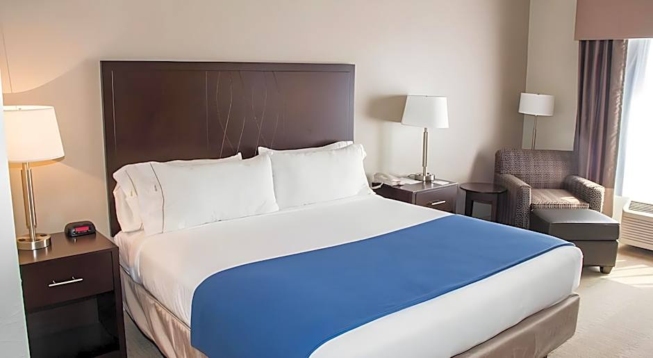 Holiday Inn Express and Suites Sikeston By IHG