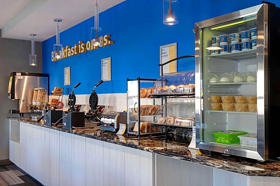 Days Inn & Suites by Wyndham Warman