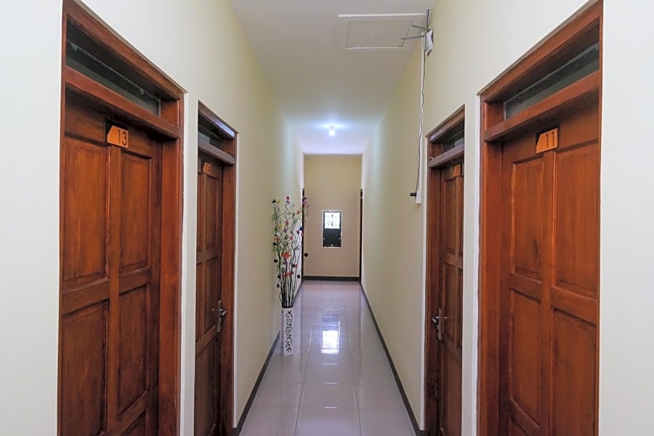 RedDoorz near Tirtonadi Park Solo